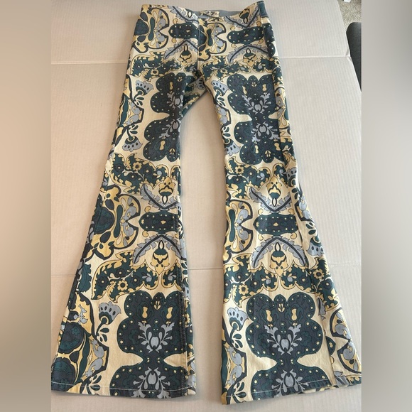 Free People We The Free Penny Pull-On Printed Flare Jeans Sand Color Combo Sz 27 - Picture 2 of 8